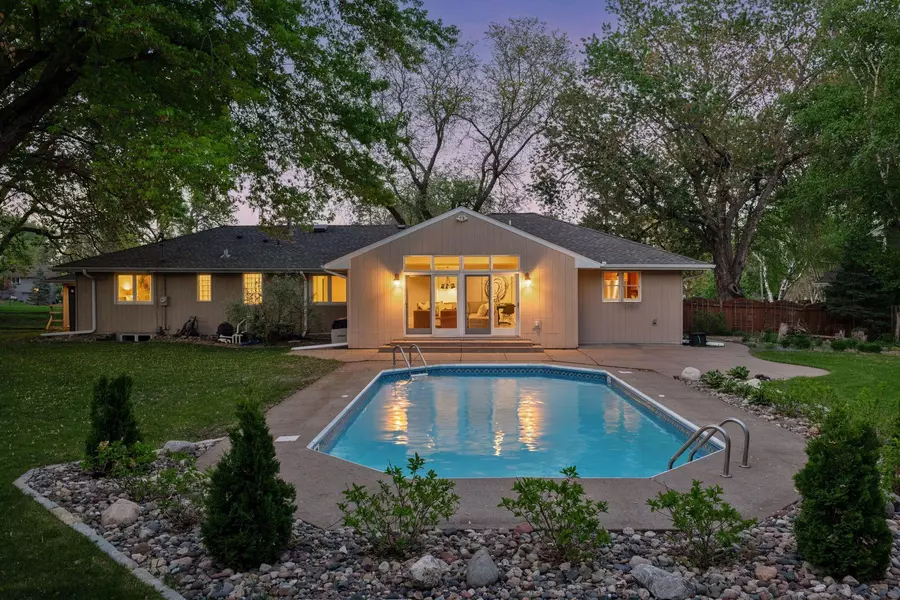 7017 Lee Valley CIR, Edina, MN 55439