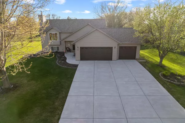 Maple Grove, MN 55369,9467 Niagara LN N