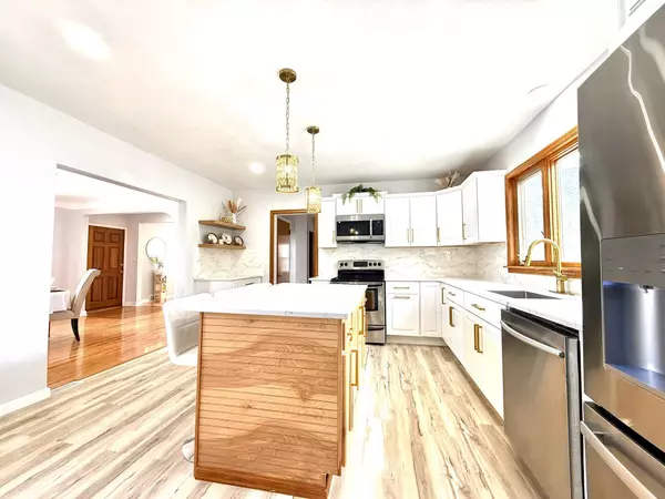 Roseville, MN 55113,590 Highway 36 W