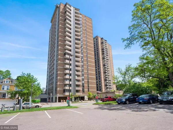 Minneapolis, MN 55403,410 Groveland AVE #1203