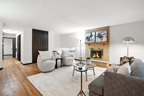 Roseville, MN 55113,537 Woodhill DR