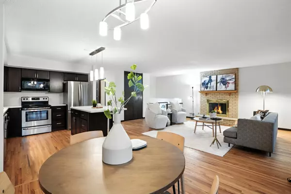 Roseville, MN 55113,537 Woodhill DR