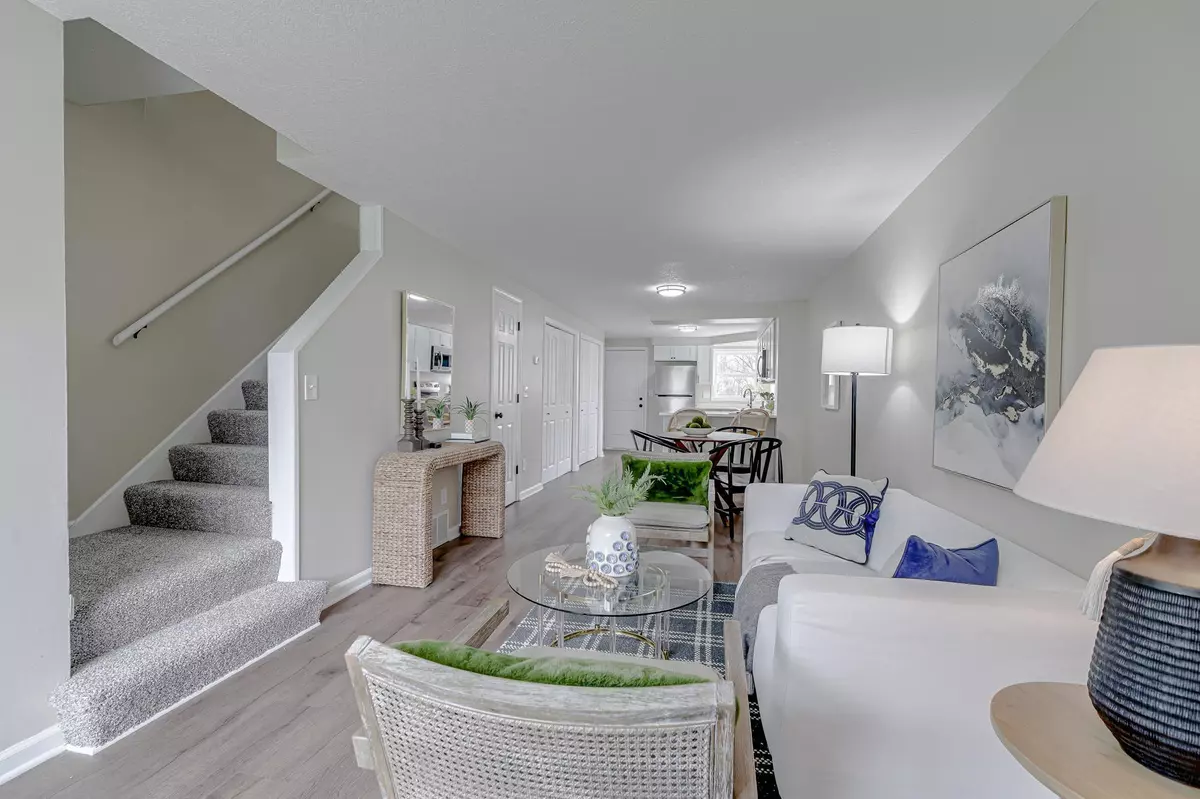 Hopkins, MN 55343,716 9th AVE S