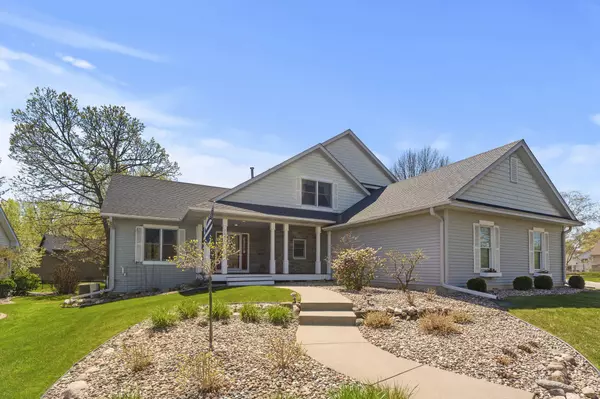 7847 23rd ST N, Oakdale, MN 55128