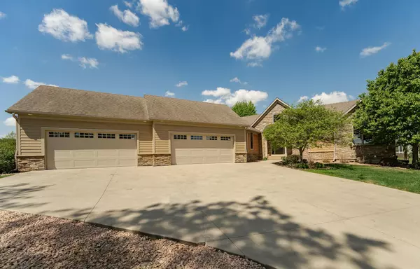 1315 Wicklow LN SW, Rochester, MN 55902