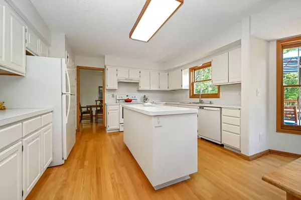 Eagan, MN 55123,4027 Camberwell DR N