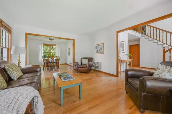 Eagan, MN 55123,4027 Camberwell DR N