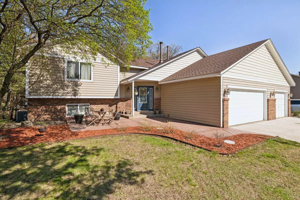 Maplewood, MN 55119,1574 Lakewood DR N