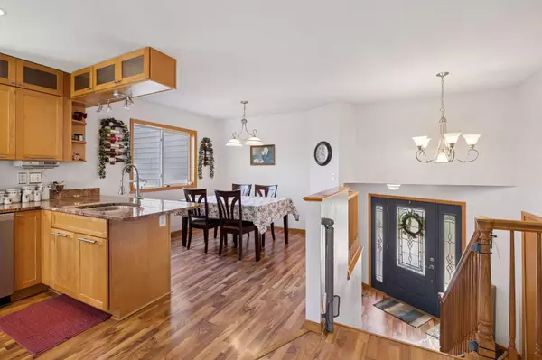 Maplewood, MN 55119,1574 Lakewood DR N