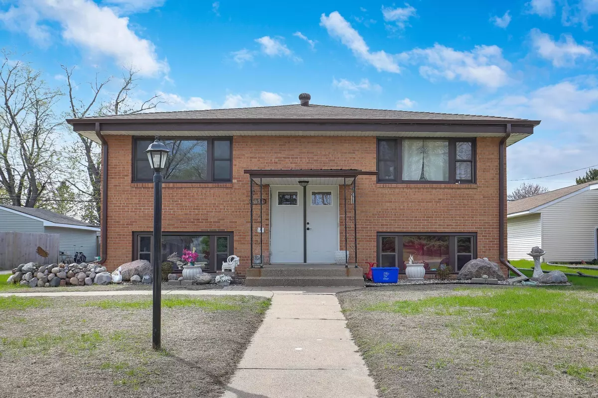 Fridley, MN 55432,5830 2nd ST NE