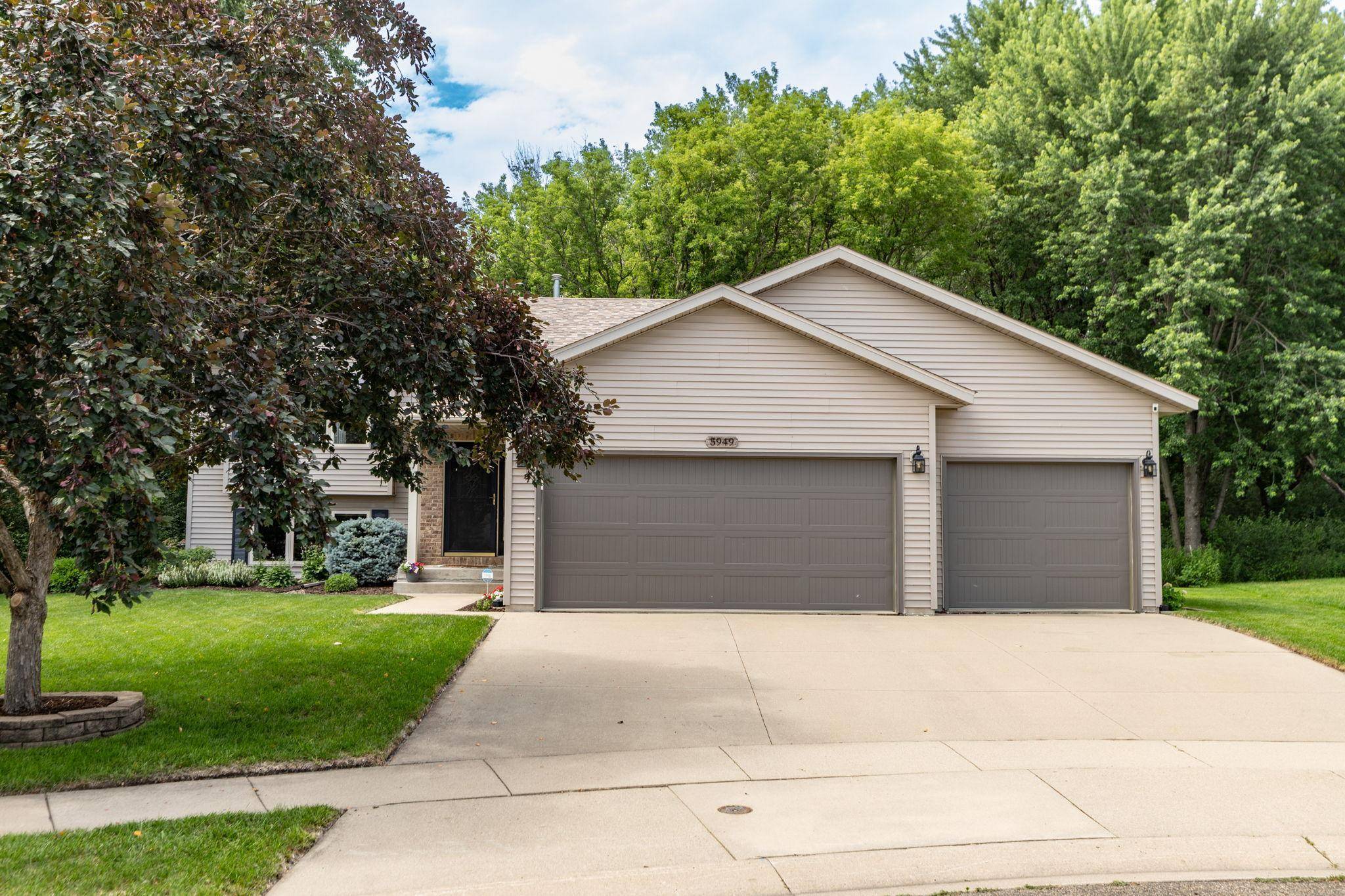 Rochester, MN 55901,5949 Redbud LN NW