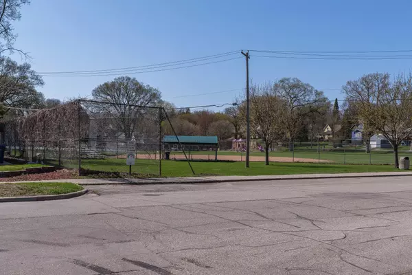 Fergus Falls, MN 56537,312 N Vine ST