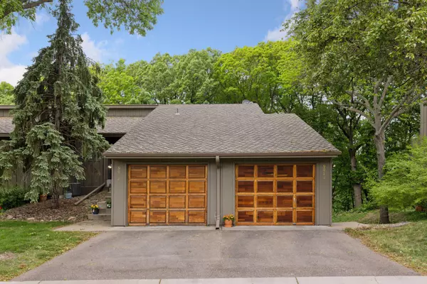 Eden Prairie, MN 55347,9010 Neill Lake RD