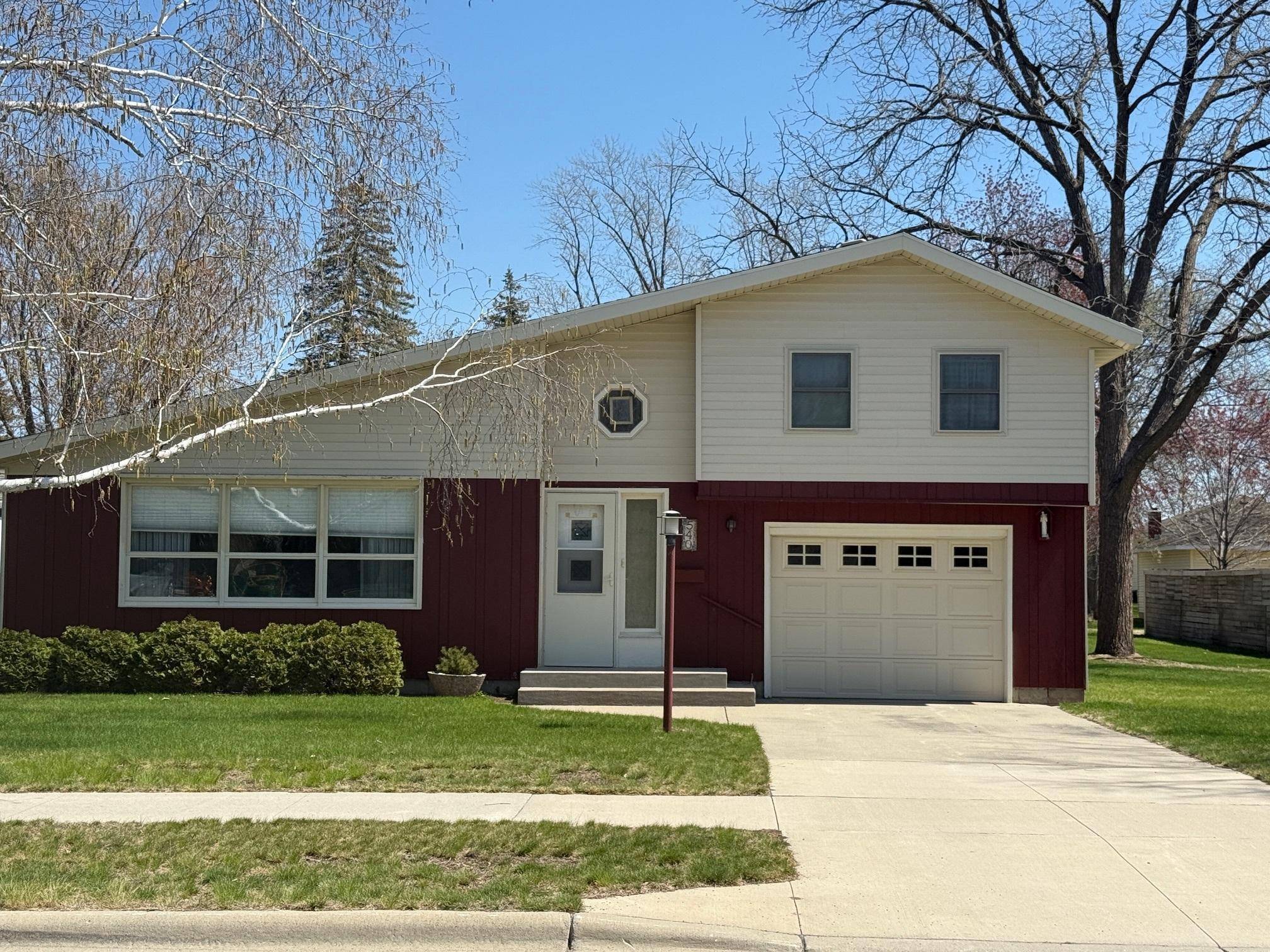 540 Oak ST N, Sauk Centre, MN 56378
