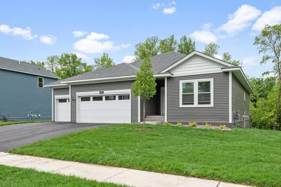 687 Aspen LN, Montrose, MN 55363