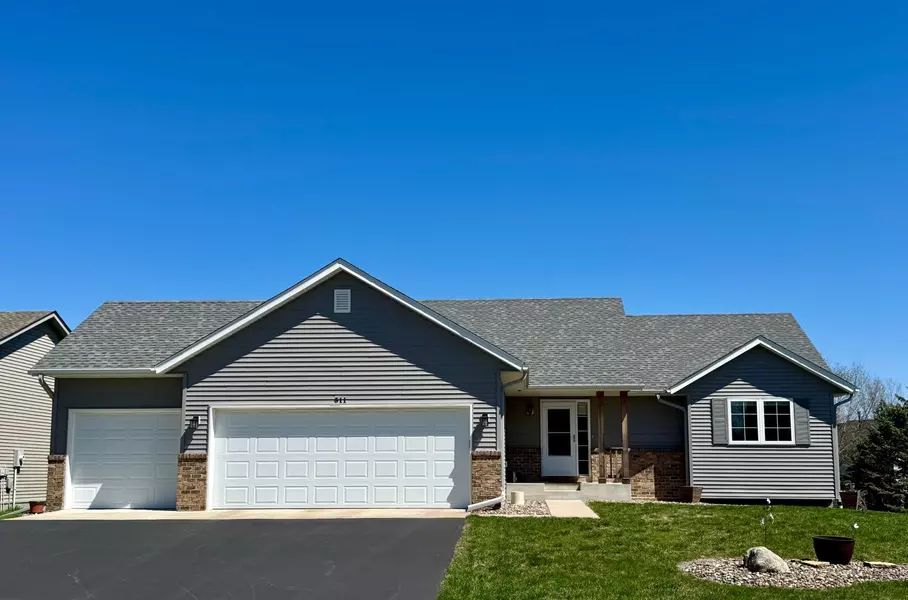 511 Grindstone LN, Dundas, MN 55019