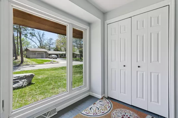 Burnsville, MN 55337,404 Summit LN