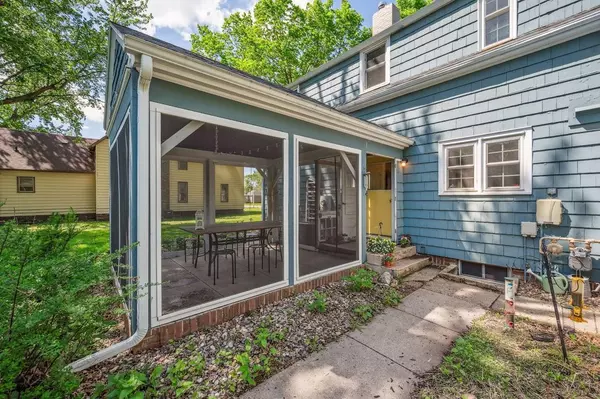 Windom, MN 56101,1425 3rd AVE