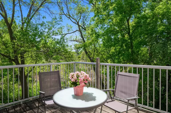Vadnais Heights, MN 55127,921 Pond View CT