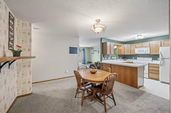 Vadnais Heights, MN 55127,921 Pond View CT