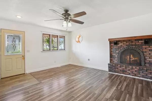 Redwood Falls, MN 56283,717 E Plum ST