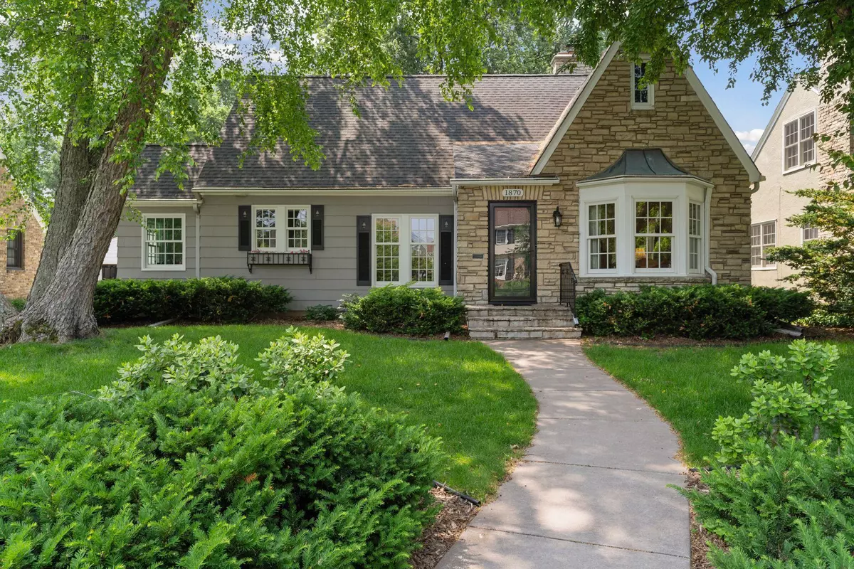 Saint Paul, MN 55116,1870 Eleanor AVE