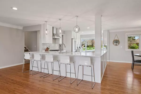 Edina, MN 55435,7100 W Shore DR