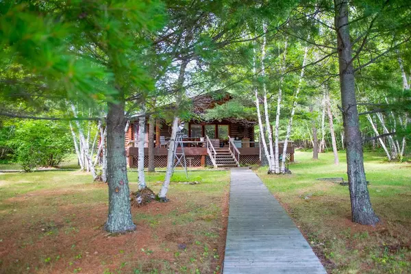 2220 Redcrest IS, International Falls, MN 56649