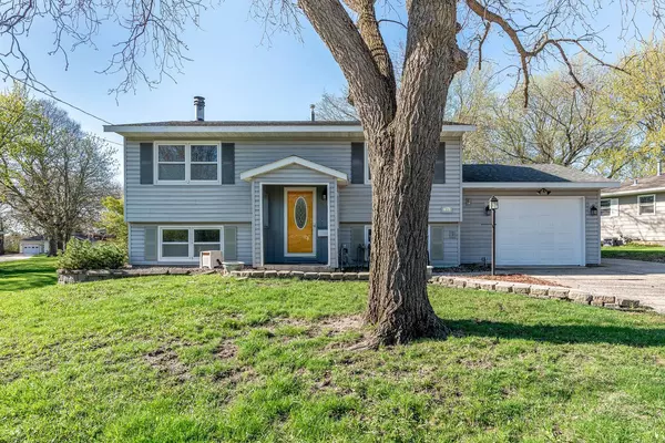 Owatonna, MN 55060,471 Barry DR