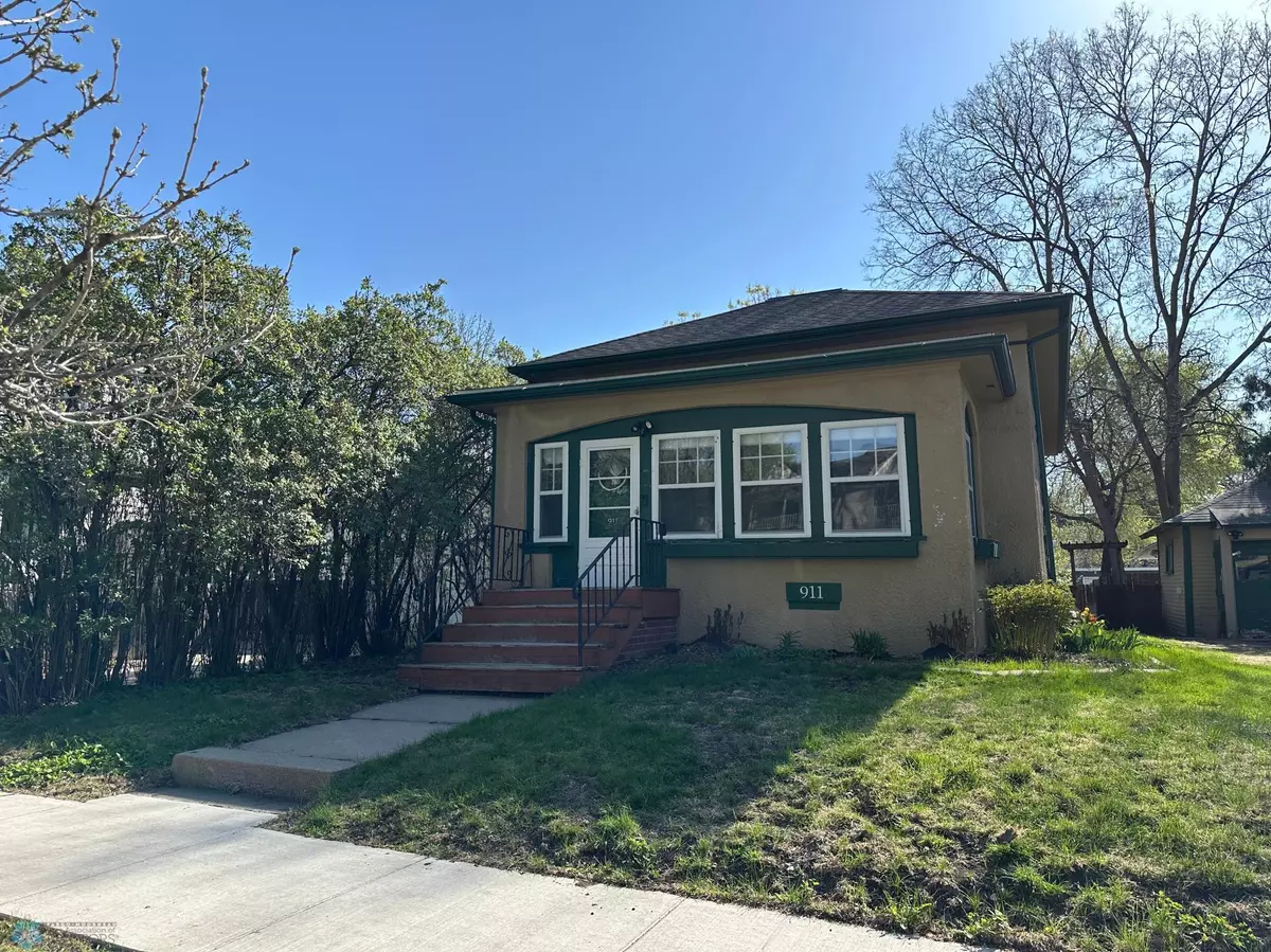 Fargo, ND 58102,911 8th ST N