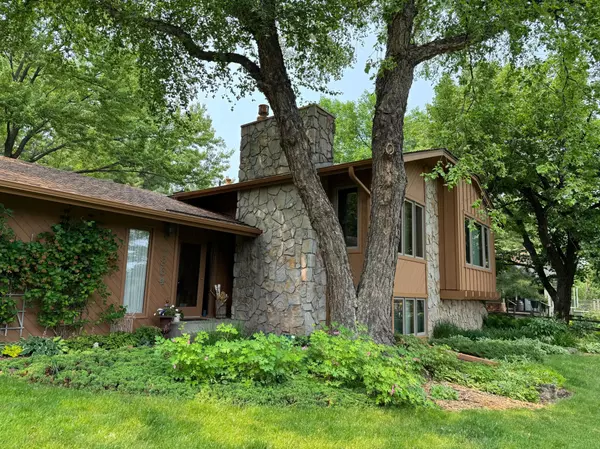 Lake Elmo, MN 55042,7864 Demontreville TRL N