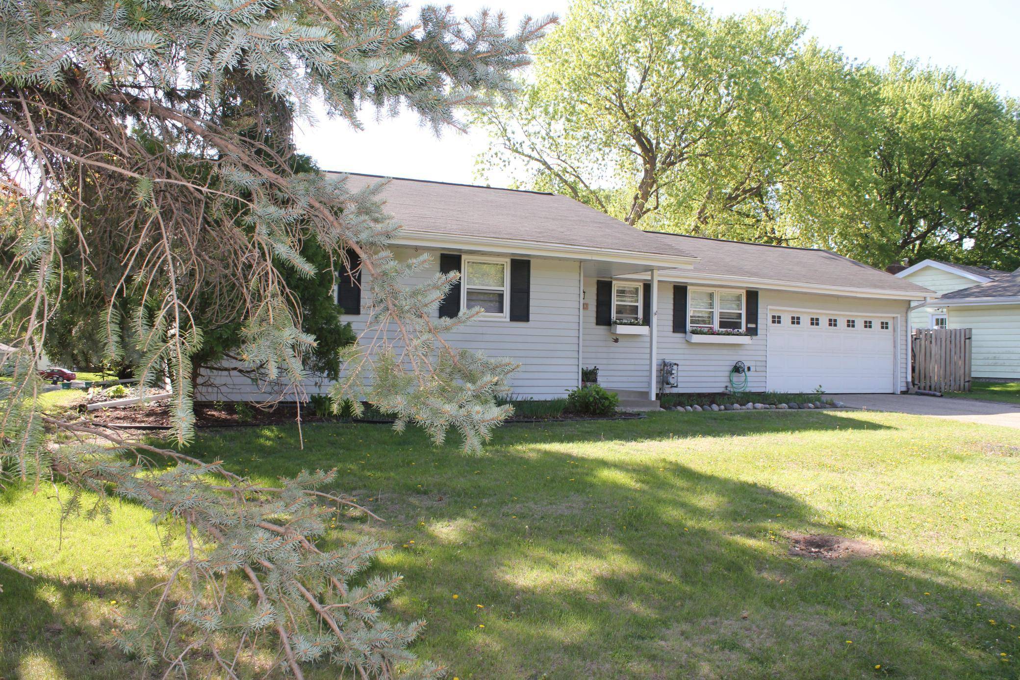 Mendota Heights, MN 55120,2222 Apache ST