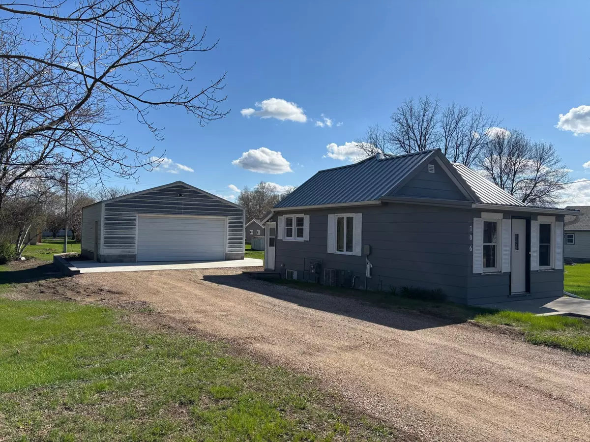 Lakefield, MN 56150,706 3rd AVE N