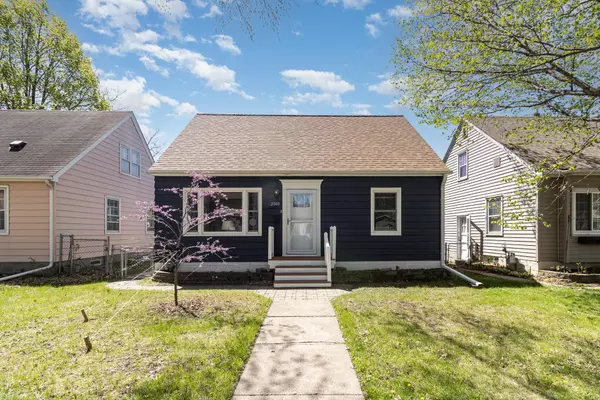 2048 4th ST E,  Saint Paul,  MN 55119