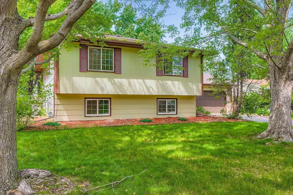 Brooklyn Park, MN 55444,2108 Gunflint TRL