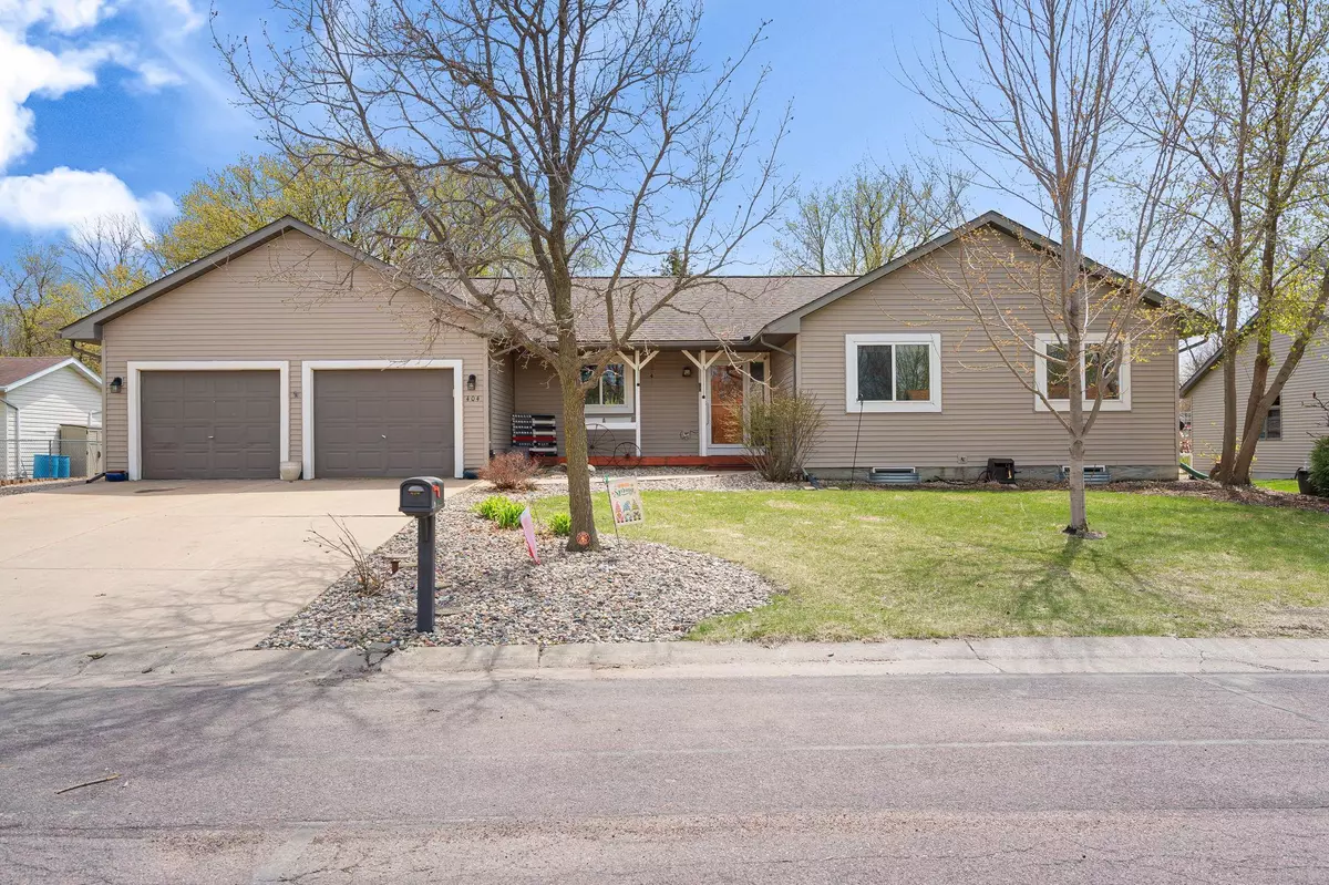 New Richland, MN 56072,404 6th ST NW