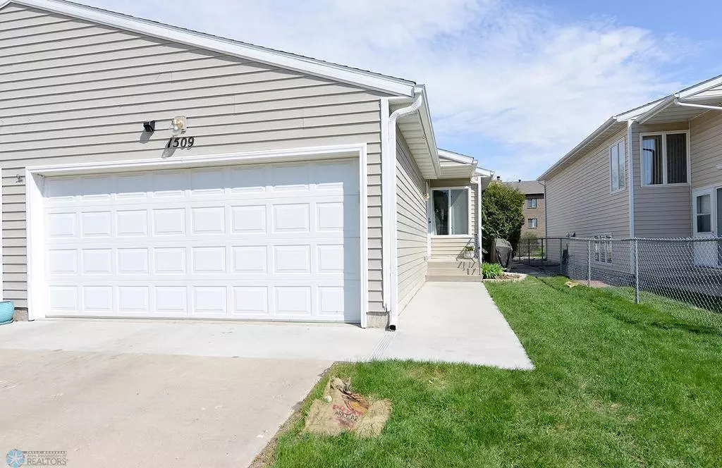 Fargo, ND 58103,1509 28th AVE S