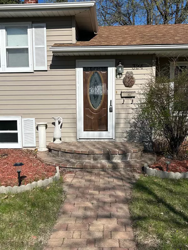 Thief River Falls, MN 56701,324 Maple AVE S