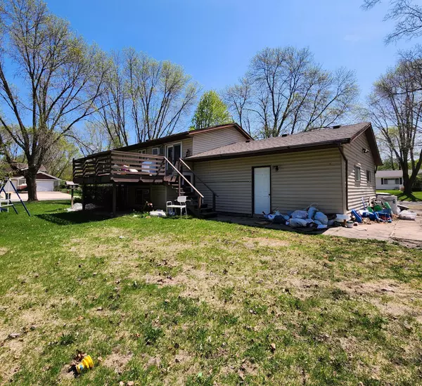 Willmar, MN 56201,829 Pleasantview DR SE