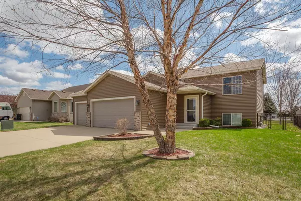 North Mankato, MN 56003,2221 Fairbanks DR