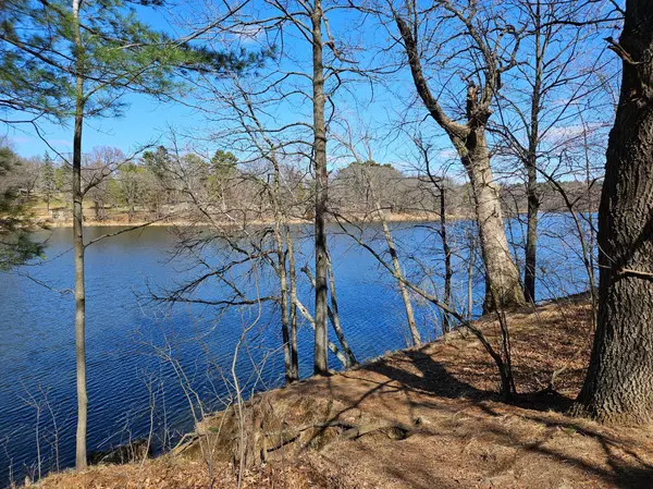 Menomonie, WI 54751,1352 5th Ave N / Shorewood Drive