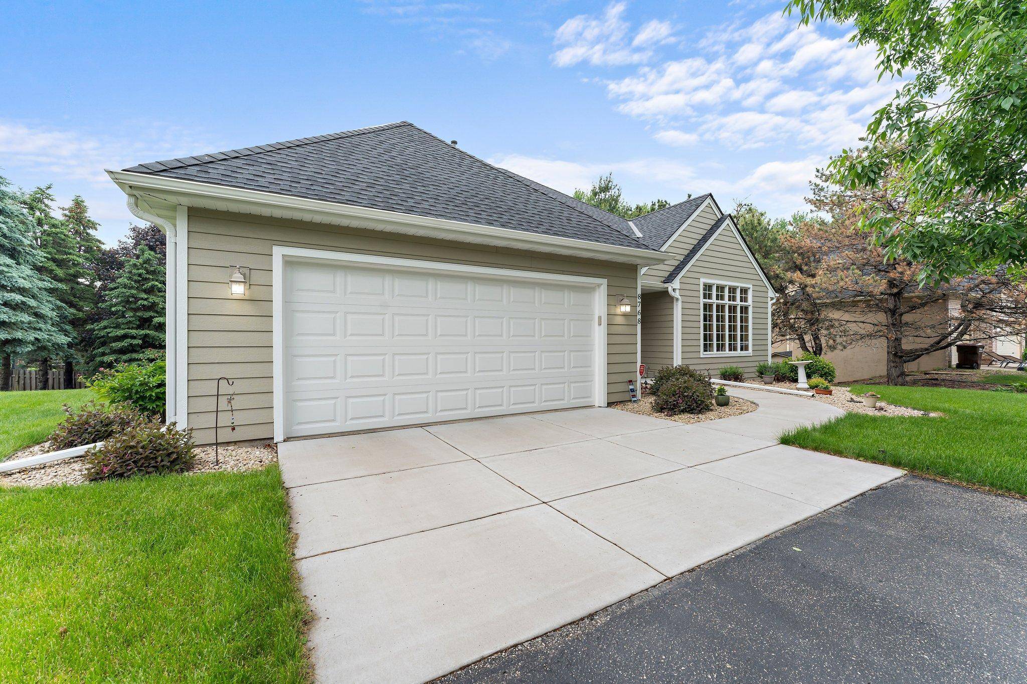 Woodbury, MN 55125,8768 Pheasant Run RD