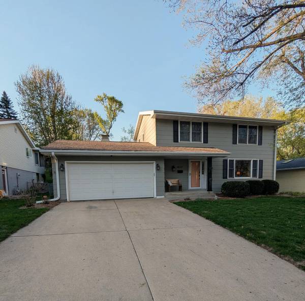 4037 3rd ST NW, Rochester, MN 55901