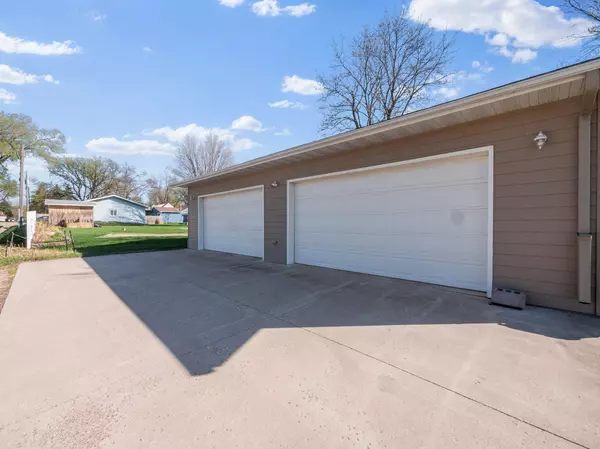 Morris, MN 56267,116 S California AVE