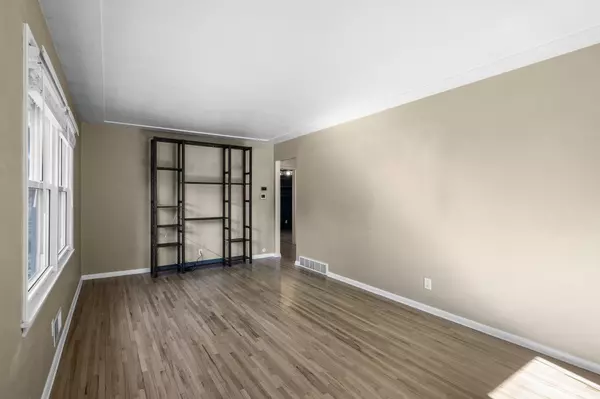 Saint Paul, MN 55116,1911 Worcester AVE