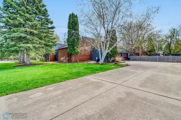 Fargo, ND 58102,1303 Elm CIR N