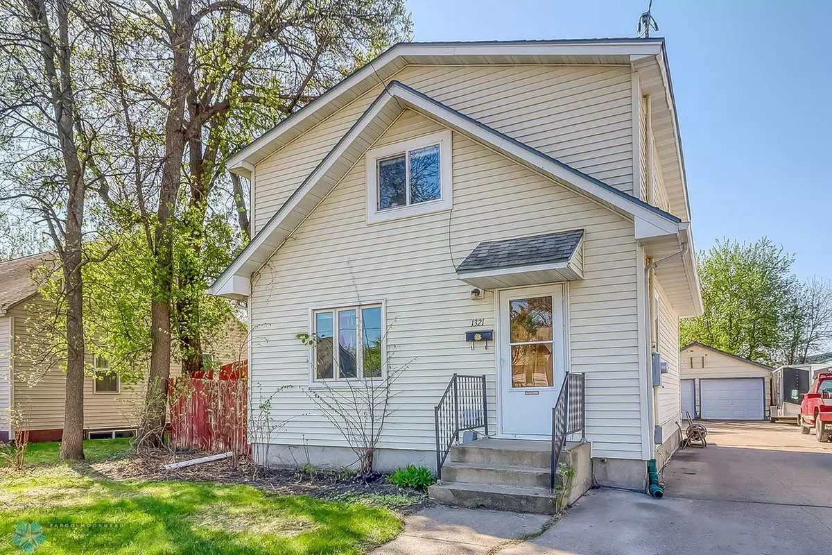 Moorhead, MN 56560,1321 2nd AVE N