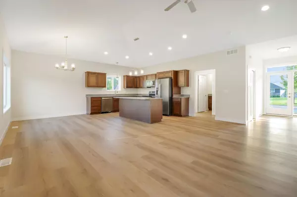 Lindstrom, MN 55045,31079 Magnolia Ridge Way