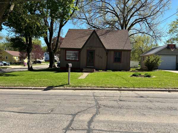 1420 E Hawthorne ST,  Albert Lea,  MN 56007