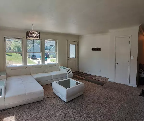 Mahtomedi, MN 55115,47 Juniper ST